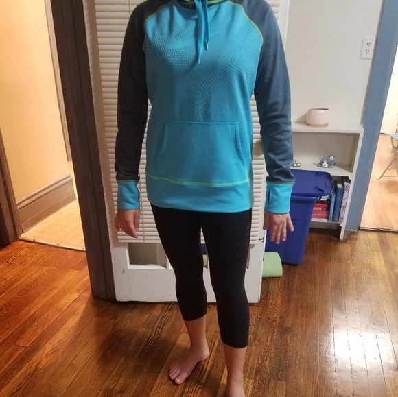 Nike ThermaFit Sweatshirt - Picture 1 of 2